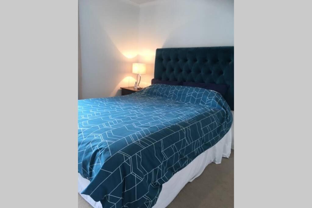 Kb99 Comfy 2 Bedroom House In Horsham, Pets Very Welcome With Easy Links To London And Gatwick Exterior photo
